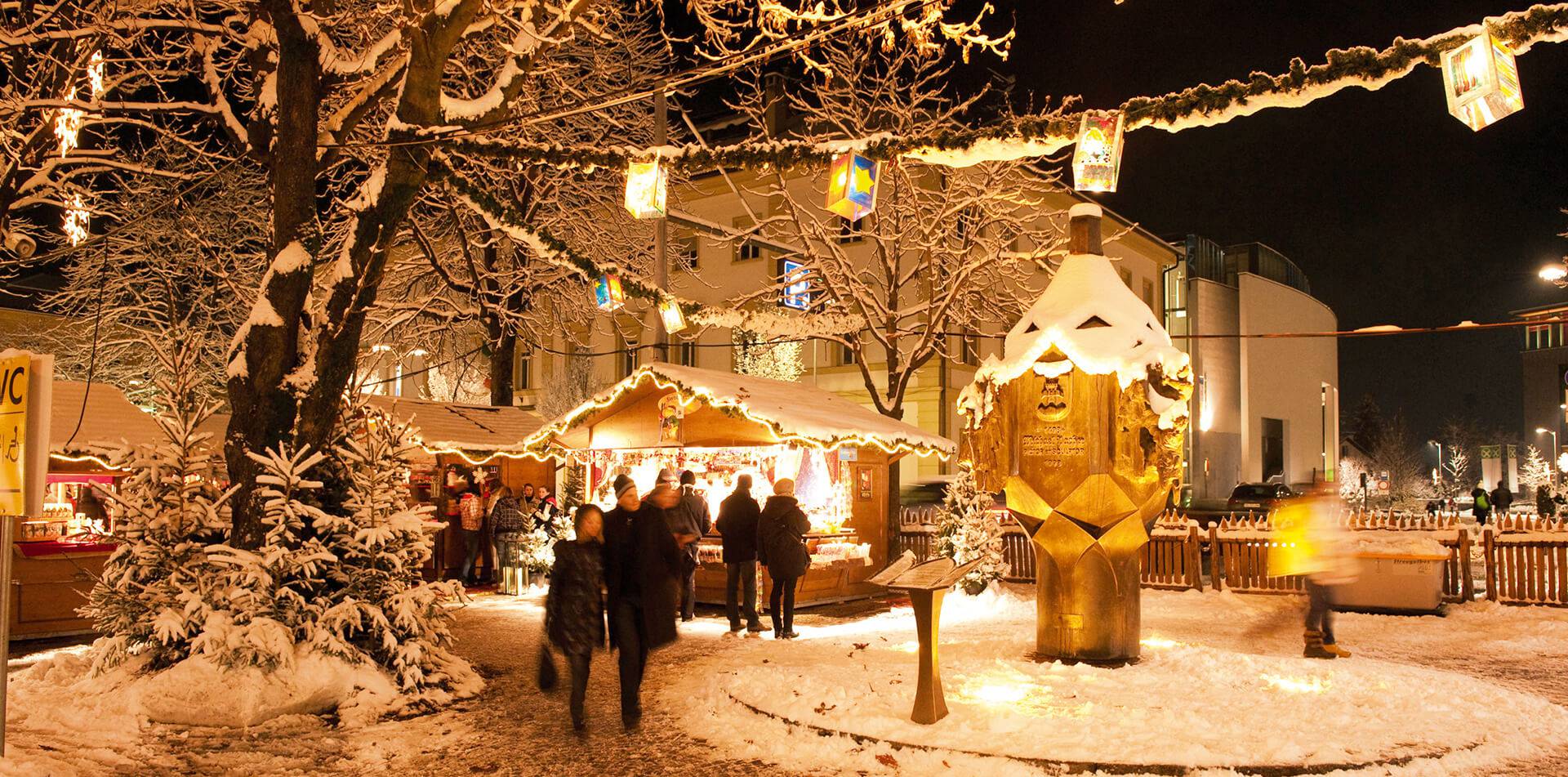 Brunico Mercatini Di Natale Foto.Mercatini Di Natale Brunico Si Accende Di Magia